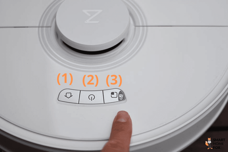 Roborock Q7 Max+ control buttons on the top of the robot vacuum cleaner.